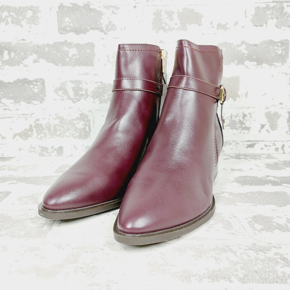 NEW Tommy Hilfiger Jimina Burgundy Block Heel Buckle Ankle Boots F875 - Picture 2 of 10